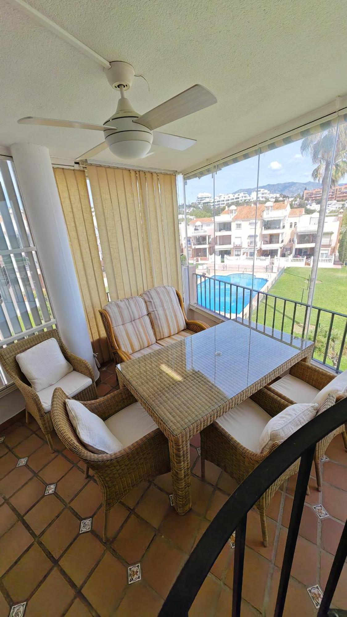 En Primera Linea De Playa Con Solarium, Gran Terraza Y Piscina
